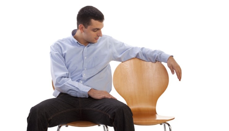 تکنیک صندلی خالی ،صحبت با فرد خیالی چطور به ما کمک می‌کند؟ ،تکنیک صندلی خالی در روانشناسی؛ صحبت با فرد خیالی چطور به ما کمک می‌کند؟