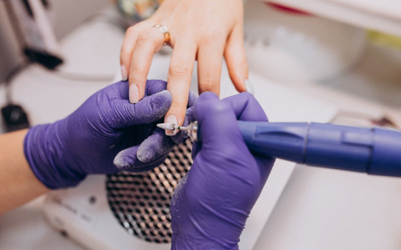 حکم شرعی و نحوه صحیح کاشت ناخن