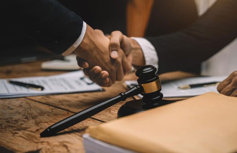 روش‌های شناسایی جعل در اسناد حقوقی