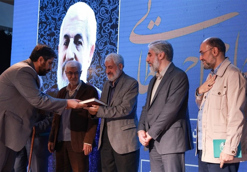 آیین بزرگداشت پیشکسوت نشر حاج «احمد عطایی» برگزار شد/ هدیۀ رهبر انقلاب به ناشری با بیشتر از 800 گفتن کتاب 4 کتاب و ادبیات , کتاب , خانه کتاب , نهاد کتابخانهها ,