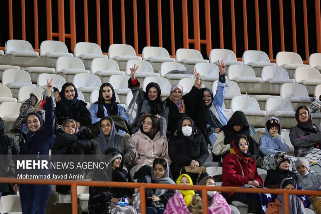 نخستین‌ حضور بانوان هوادار نساجی در ورزشگاه - خبرگزاری مهر | اخبار ایران و جهان