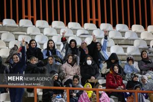 نخستین‌ حضور بانوان هوادار نساجی در ورزشگاه - خبرگزاری مهر | اخبار ایران و جهان