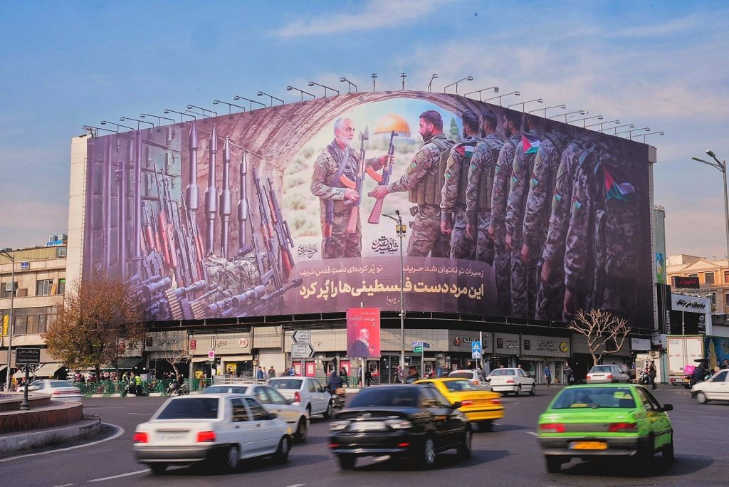 رهبر انقلاب , سردار قاسم سلیمانی , سردار سلیمانی , شهید , فیلم , نماهنگ , کشور فلسطین , دیوارنگاره ,