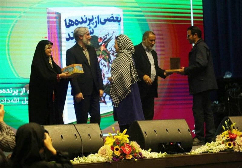 اختتامیه هجدهمین جشنواره بین المللی شعر فجر برگزار شد 4 1706733634 432 اختتامیه هجدهمین جشنواره بین المللی شعر فجر برگزار شد