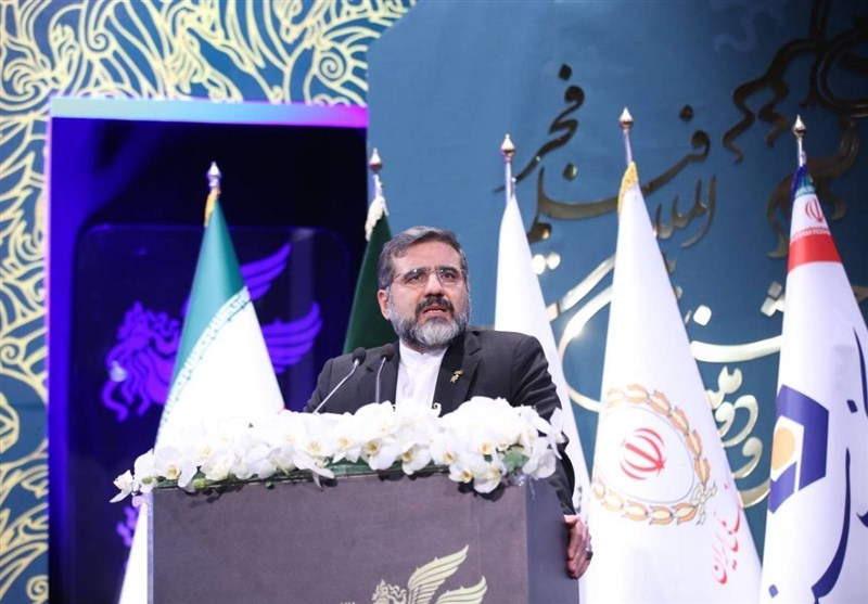 جشنواره فیلم فجر به ایستگاه پایانی رسید / امینی: قسمت نگاه نو؛ محلی برای ظهور سینماگران جوان / رسولیان جایزه اش را به شهید تهرانی مقدم تقدیم کرد+ فیلم و عکس 6 جشنواره فیلم فجر , جشنواره فجر , چهل و دومین جشنواره فیلم فجر , فیلم , سینما ,