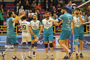 داوران مهمترین ابزار قضاوت را ندارند/ فاصله تیم‌ها باهم نزدیک است