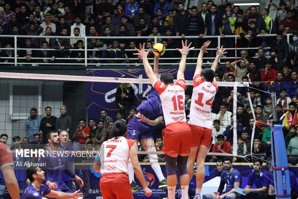 دیدار تیم‌های والیبال شهرداری ارومیه و پیکان تهران
