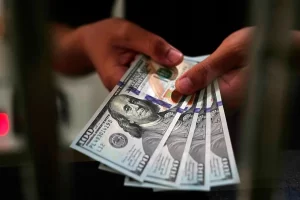 قیمت دلار تا پایان سال در همین محدوده می‌ماند