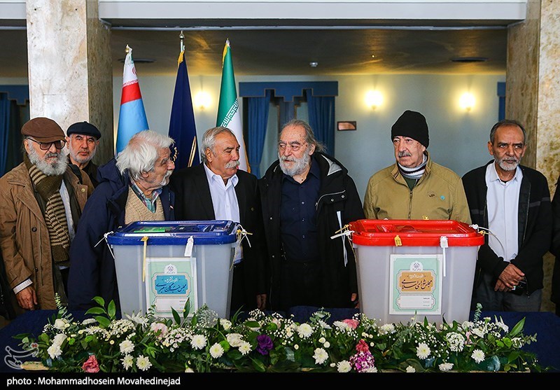 وجود هنرمندان پای صندوق رای به روایت عکس 19 تالار وحدت , تخلفات انتخاباتی ,