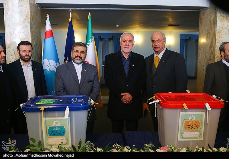 وجود هنرمندان پای صندوق رای به روایت عکس 12 تالار وحدت , تخلفات انتخاباتی ,