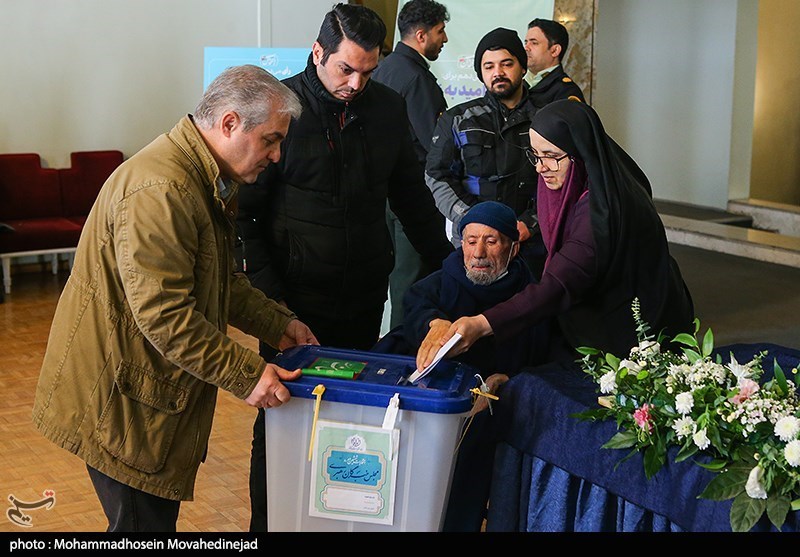 وجود هنرمندان پای صندوق رای به روایت عکس 16 تالار وحدت , تخلفات انتخاباتی ,