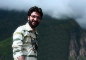 امیرحسین مدرس یک مسابقه نوروزی اجرا می‌کند