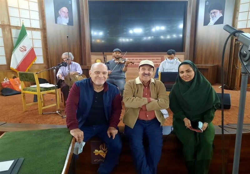 تحویل سال نو رادیو فرهنگ همراه با منوچهر آذری و  عباس محبی