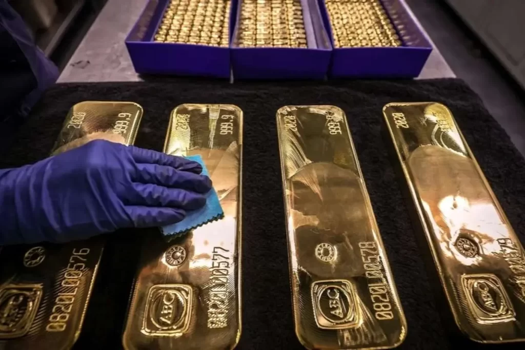 طلای جهانی بی‌حال و دلار ثابت شد