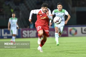 دیدار تیم‌های فوتبال آلومینیوم اراک و پرسپولیس