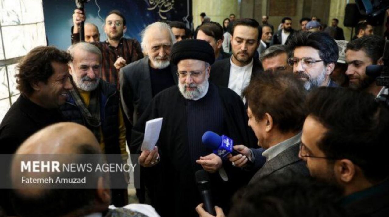 چند قاب از شهید ابراهیم رئیسی با اهالی فرهنگ و هنر_خبررسان 8 فرهنگ و هنر , هنرمندان , سید ابراهیم رئیسی ,