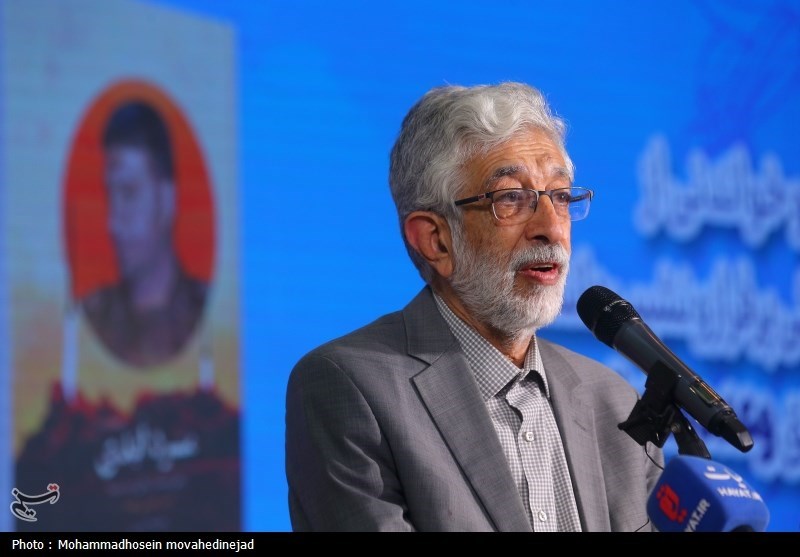 حدادعادل: نگارش کتاب هایی به مانند مرد ابدی کار زینبی است