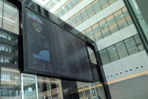 نرخ رشد ۸ درصدی با این سیستم بانکی و وضعیت بورس رویایی بیش نیست