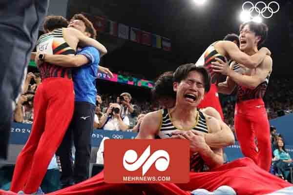 اشک شوق ملی پوشان ژیمناستیک ژاپن پس از قهرمانی در المپیک - خبرگزاری مهر | اخبار ایران و جهان