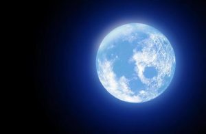 یک شب فراموش‌نشدنی با ماه آبی در انتظار شماست