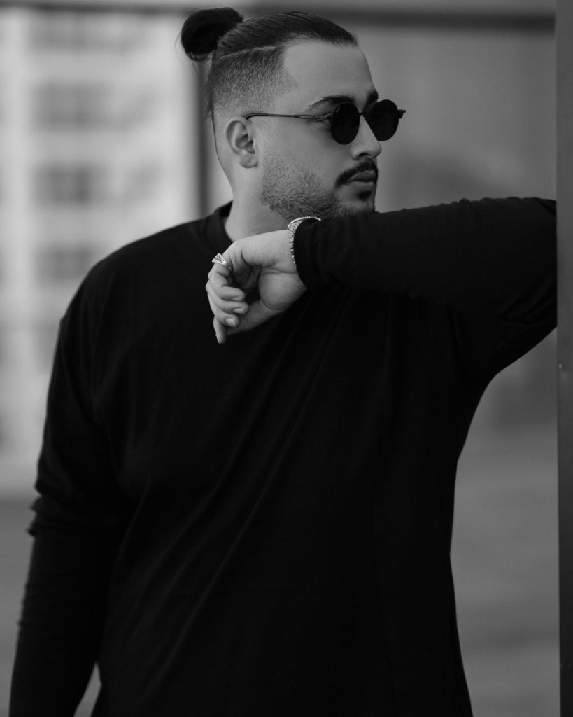 بیوگرافی مهرسام (خواننده) 3 3 11