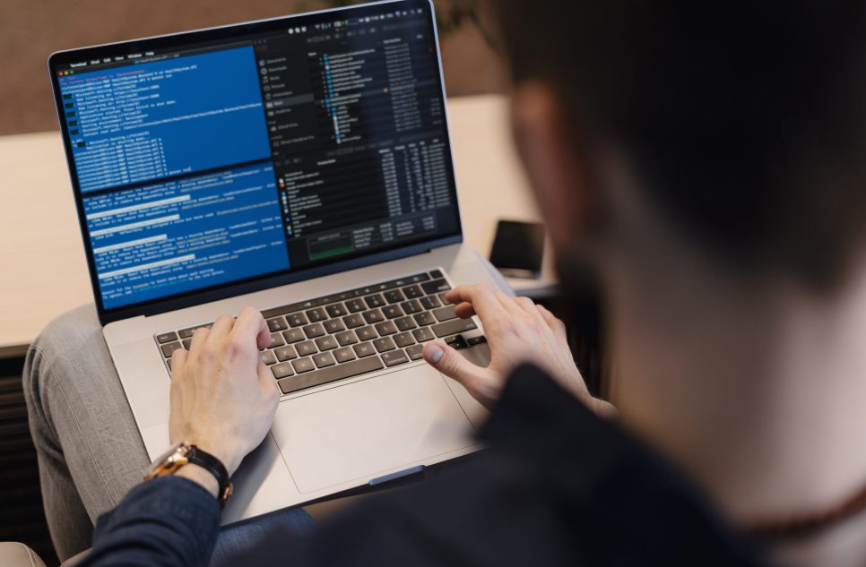 نکات مهم در خرید لپتاپ برای برنامهنویسی 2 2 9