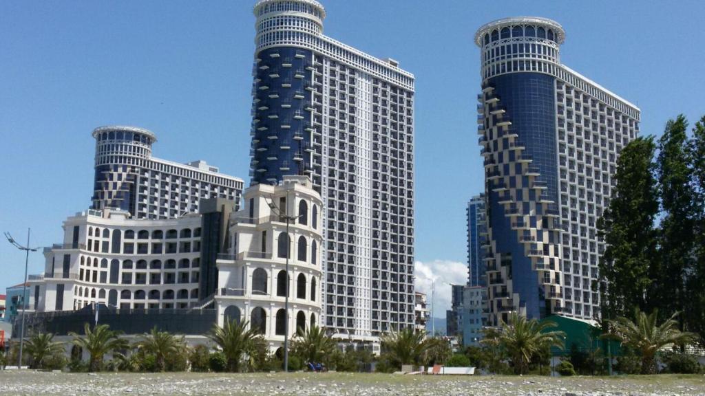 راهنمای اقامت لوکس در باتومی: انتخاب های ایده آل برای مسافران 2 راهنمای اقامت لوکس در باتومی: انتخاب های ایده آل برای مسافران