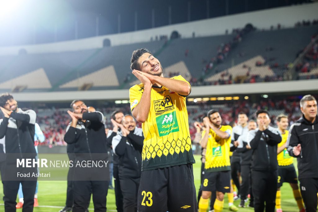 دیدار تیم‌های فوتبال پرسپولیس و سپاهان