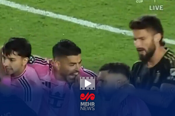 سوارس دوباره گاز گرفت، این بار هم‌تیمی‌اش را!