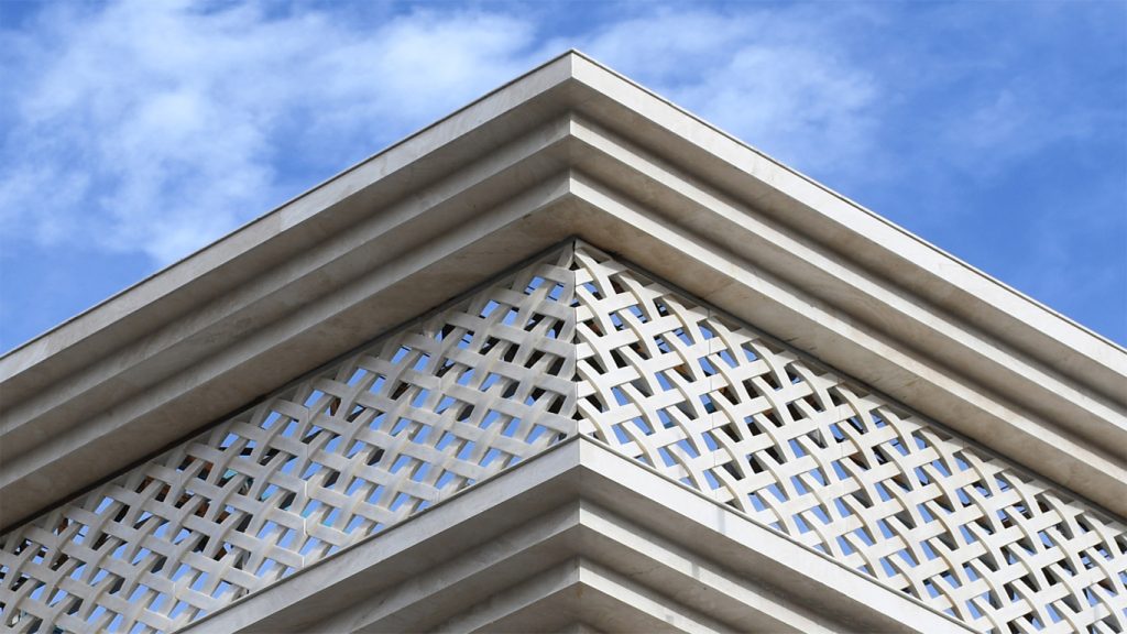 مقایسه تخصصی نمای GFRC با بتن اکسپوز: کدام گزینه برای نمای ساختمان‌های مدرن بهتر است؟