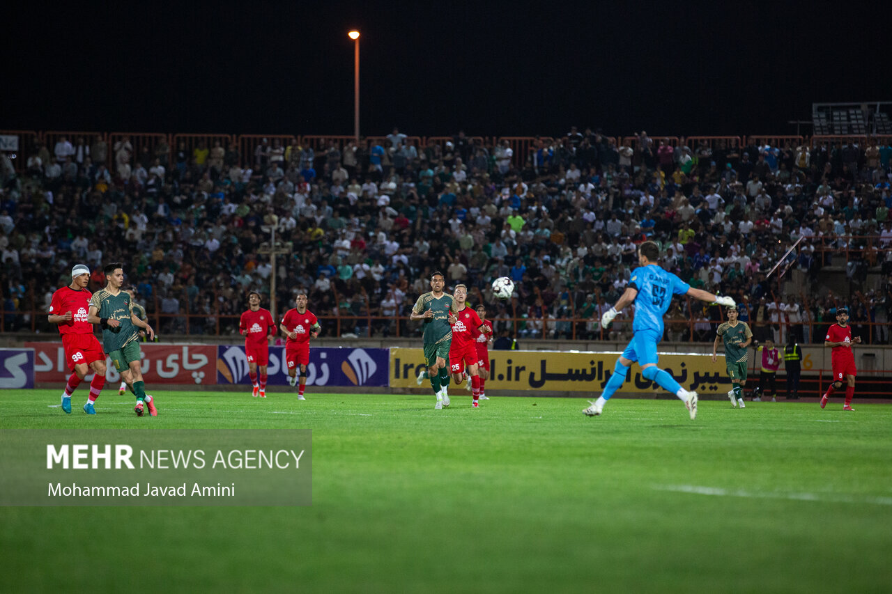 یک بازی فوتبال با حاشیه‌هایی پررنگ‌تر از متن