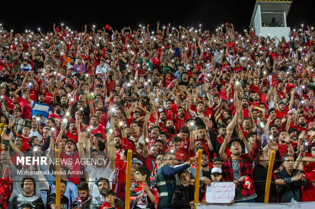 یک بازی فوتبال با حاشیه‌هایی پررنگ‌تر از متن