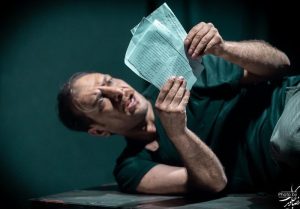 روایتی از وابستگی های انسان مدرن روی صحنه تئاتر