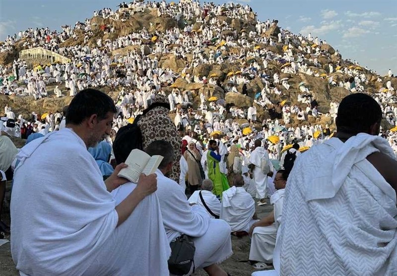 پخش زنده دعای عرفه از شبکه‌های تلویزیونی