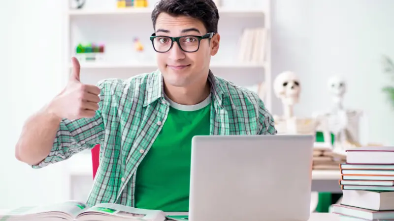 آشنایی رایگان با آزمون ارشد پرستاری؛ گنجینه‌ای یازده‌ساله در یک وب‌سایت ایرانی