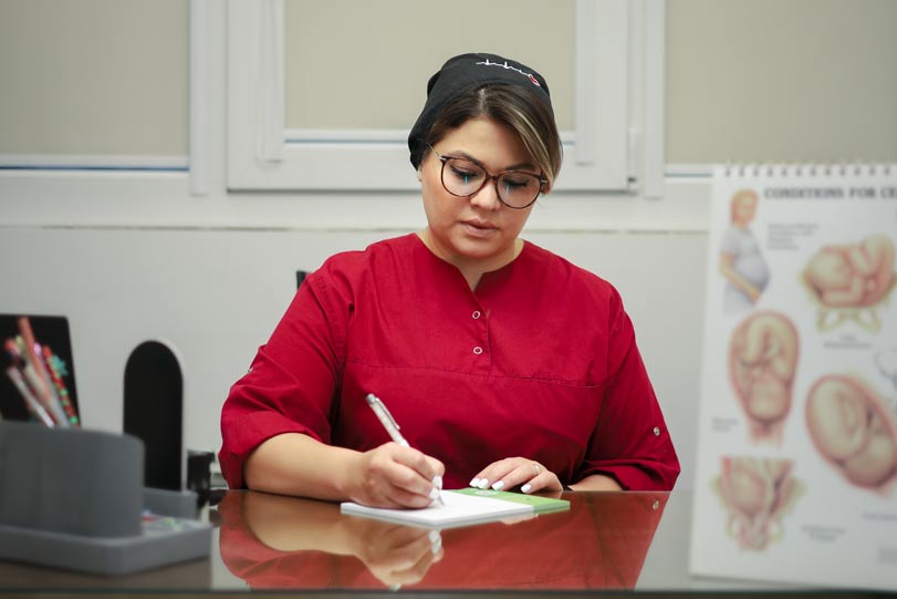 بهترین پزشک زنان و زایمان و نازایی در اشرفی اصفهانی | تهران