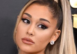 آریانا گرانده خوانند همشهور امریکایی علیه ترامپ