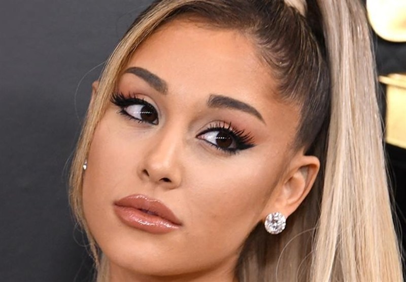 آریانا گرانده خوانند همشهور امریکایی علیه ترامپ