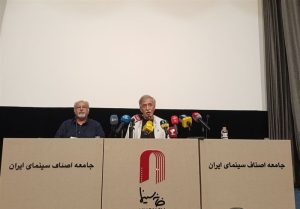 انتقاد به سند سینما و آینده بدون پروانه ساخت/ اینجا نه بنگاه کاریابی است نه کمیته امداد!