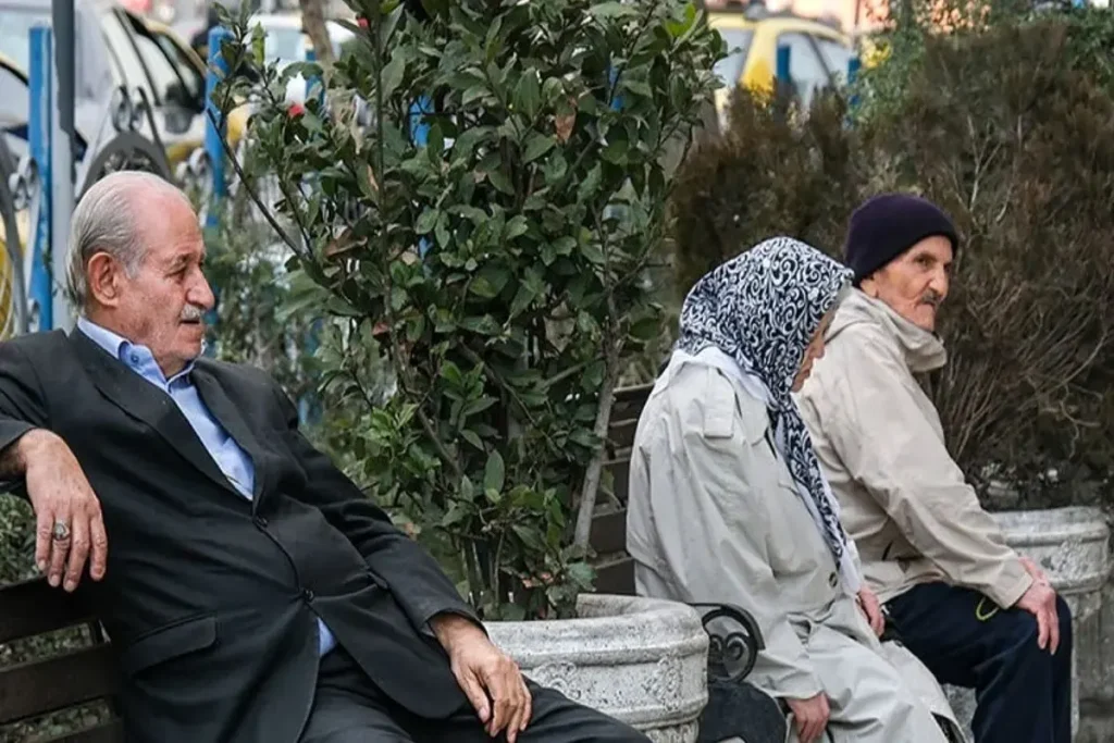 بازنشستگان از خدمات ضعیف بیمه تکمیلی شکایت کردند