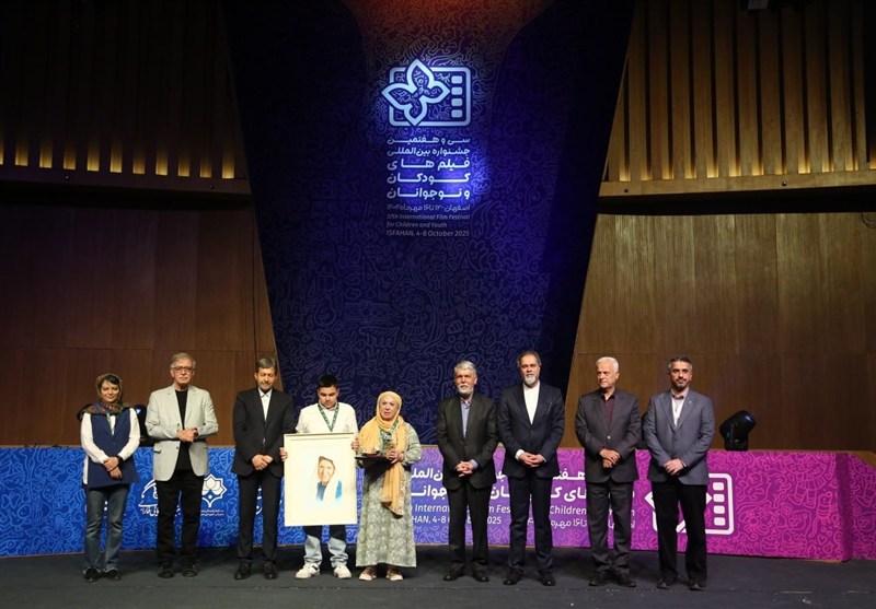 1760015983 663 پرواز پروانه‌های زرین جشنواره فیلم کودک و نوجوان در آسمان