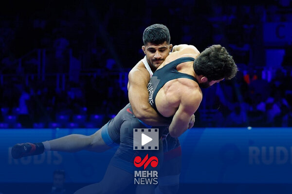 پیروزی غلامرضا فرخی برابر حریف اوکراینی و کسب مدال طلای امیدهای جهان