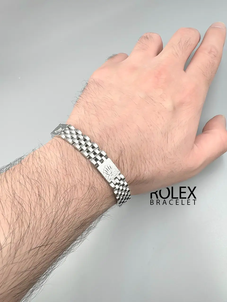 دستبند مردانه استیل یا نقره؟ انتخابی که شخصیت شما را لو میدهد! 2 دستبند مردانه استیل یا نقره؟ انتخابی که شخصیت شما را لو میدهد!