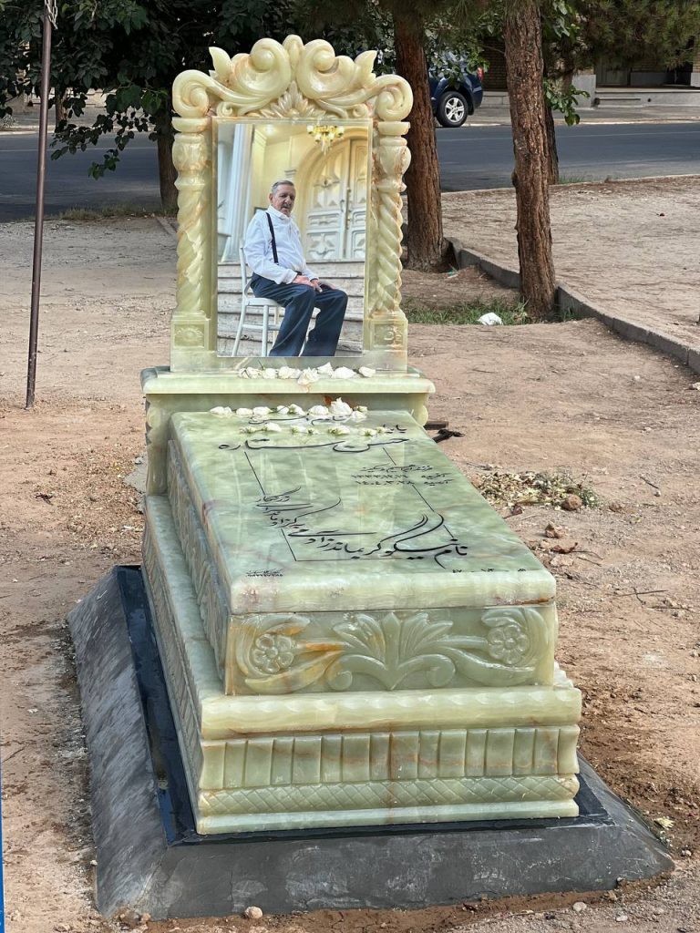 چطور سنگ قبر مناسب برای عزیزانمان را انتخاب کنیم؟ نکات مهم و کاربردی از دل تجربه 3 چطور سنگ قبر مناسب برای عزیزانمان را انتخاب کنیم؟ نکات مهم و کاربردی از دل تجربه