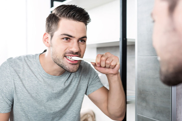 اشتباهات مسواک زدن