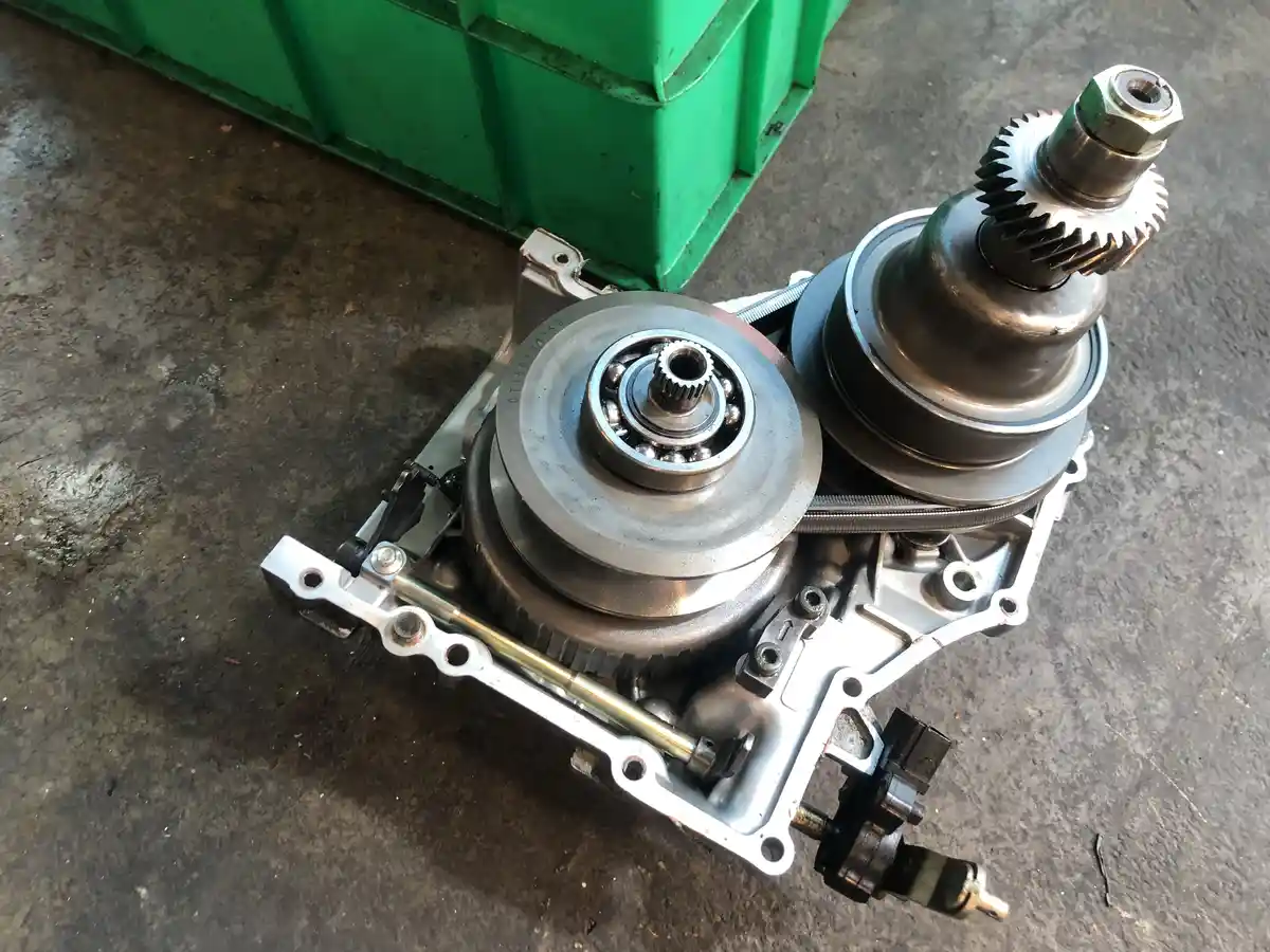 چگونه خطرناکترین نشانههای خرابی گیربکس اتوماتیک را تشخیص دهیم؟ 6 نقش دستگاه دیاگ تخصصی در تشخیص دقیق خرابی گیربکس اتوماتیک