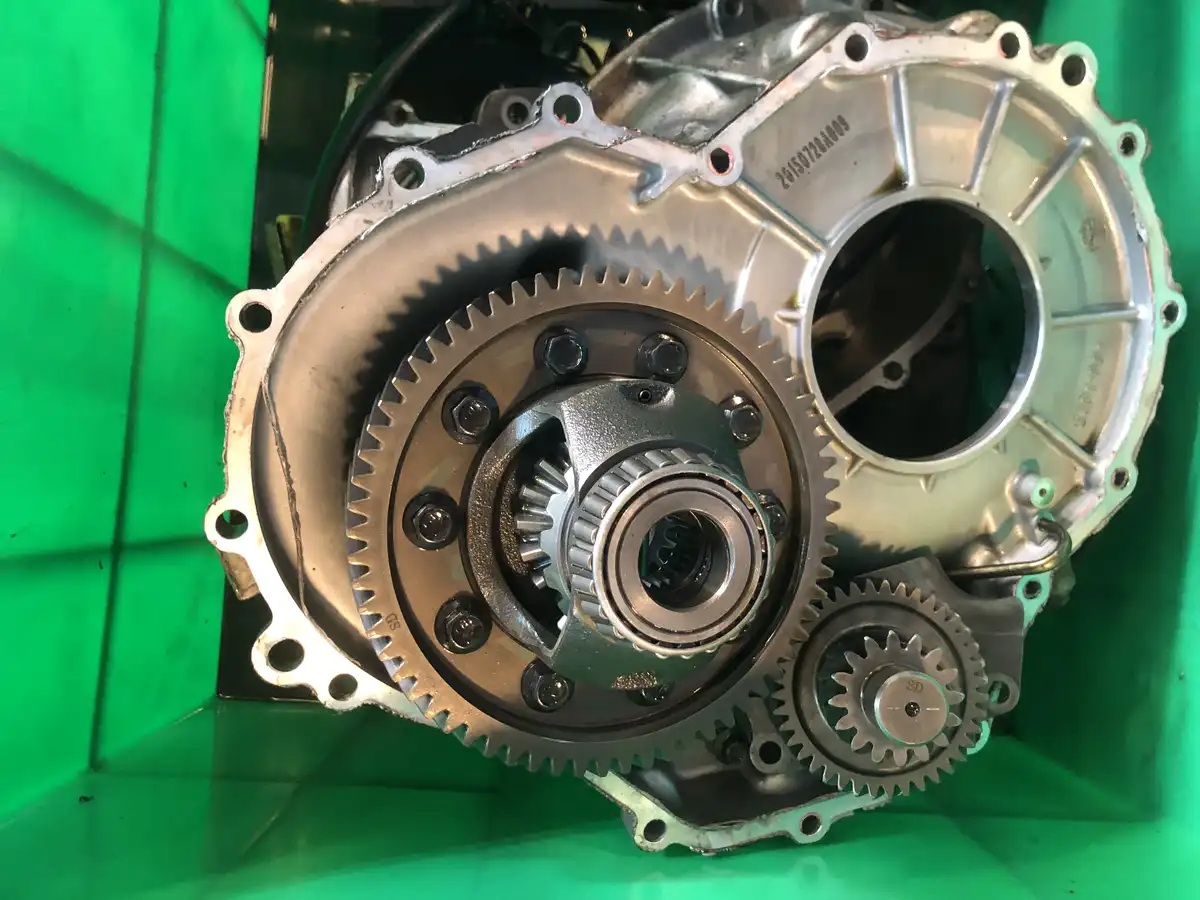 چگونه خطرناکترین نشانههای خرابی گیربکس اتوماتیک را تشخیص دهیم؟ 4 5. تاخیر در حرکت پس از قرار دادن دنده در حالت D یا R