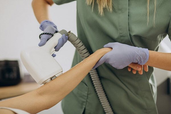 بهترین مرکز لیزر موهای زائد در جنوب تهران را بشناسید 3 چرا انتخاب تمیس به نفع شماست؟