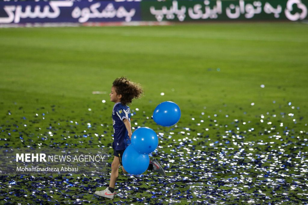 اختلاف نظر در فدراسیون فوتبال درباره اهدای جام قهرمانی لیگ نیمهتمام به استقلال