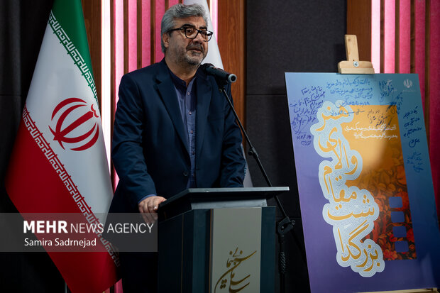 اهدای نشان درجه یک هنری به علیرضا داوودنژاد 6 اهدای نشان هنری درجه یک به علیرضا داوودنژاد